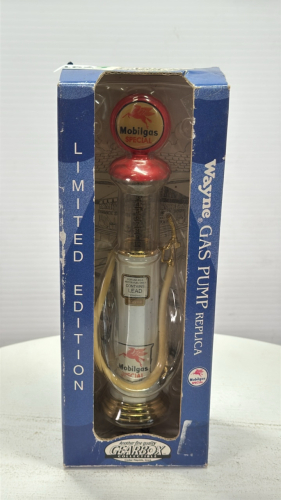 Mobil Gas Wayne 1930's Gas Pump