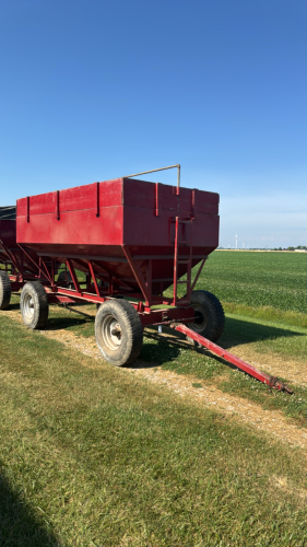 DERYNCK APPROX. 350BU GRAVITY WAGON