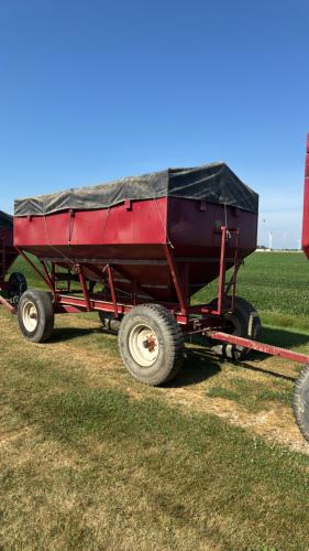 DERYNCK APPROX. 350BU GRAVITY WAGON