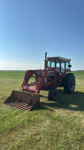 INTERNATIONAL 1066 DIESEL TRACTOR