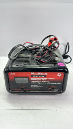Motomaster 12V Automatic Battery Charger