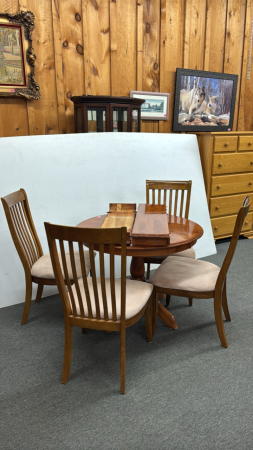 Round Single Pedestal Kitchen Table w/4 Chairs