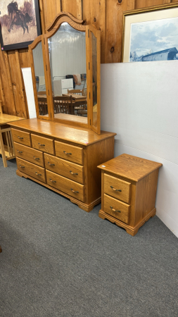 Oak Triple Dresser & 2 Drawer Night Table