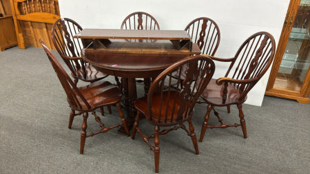 Roxton 42in Pedestal Table & Chairs