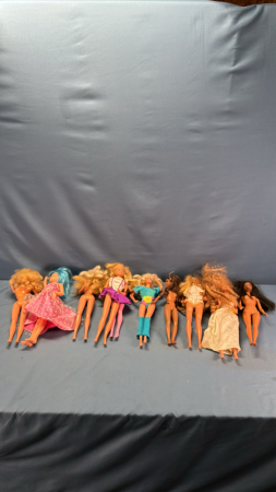 Approx. 10 Barbie Dolls