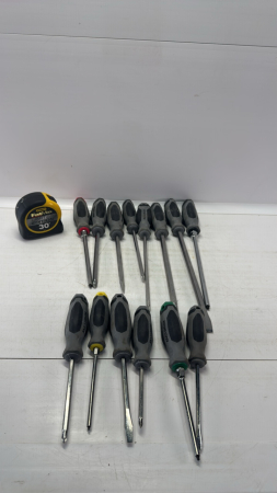 Approx. 14 Screwdrivers&30ft Stanley Tape Measure