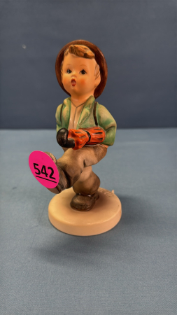 Goebel Figurine "Globe Trotter" No 79