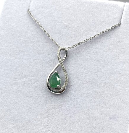 Sterling Silver Natural Emerald&Diamond Pendant