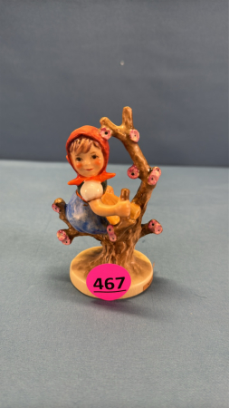 Goebel Figurine "Apple Tree Girl" No 141 3/0