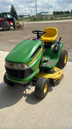 John Deere 125 Riding Lawn Mower