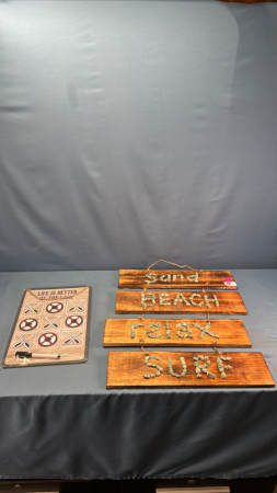 Hanging Wall D&eacute;cor Piece & Tic Tac Toe Board