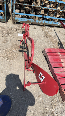 INTERNATIONAL 1 FURROW PLOW