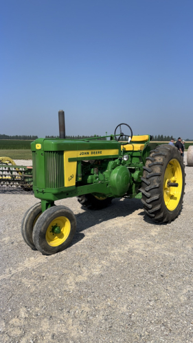 JOHN DEERE 620 GAS TRACTOR