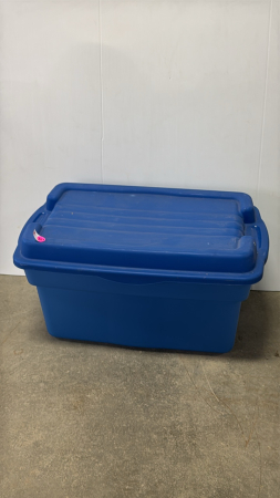 Rubbermaid Tote with Hinged Lid