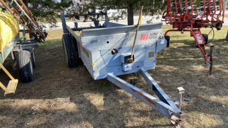 New Idea 3618 Single Axle Manure Spreader