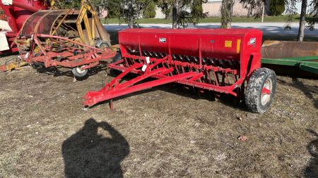 Massey Ferguson 33 17R Seed Drill