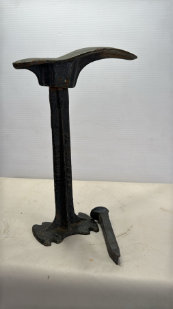 14in Tall Shoe Anvil with Railway Spike