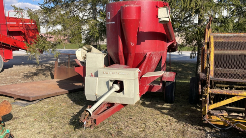 International 1050 Hammer/Mixmill