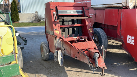 Case IH 8420 Round Baler