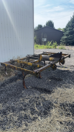 LANDOLL 11-SHANK 3PTH CHISEL PLOW
