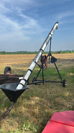MARKET HYDRAULIC DRIVE POLY AUGER ON TRANSPORT