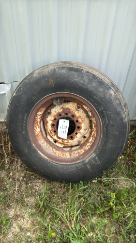9.5-15 IMPLEMENT TIRE AND RIM