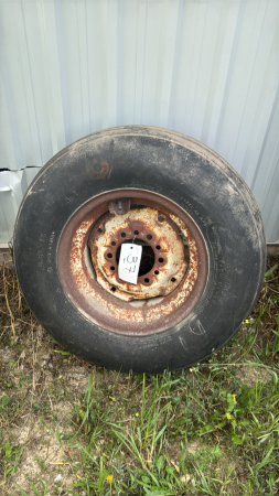 9.5-15 IMPLEMENT TIRE AND RIM