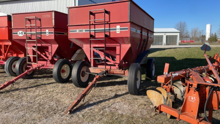 J&M 385bu Gravity Wagon