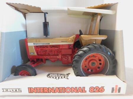 1/16 Ertl Int. Farmall 826 Demonstrator, 1995