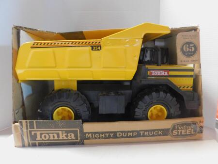 1/16 Tonka Might Dump Truck #354