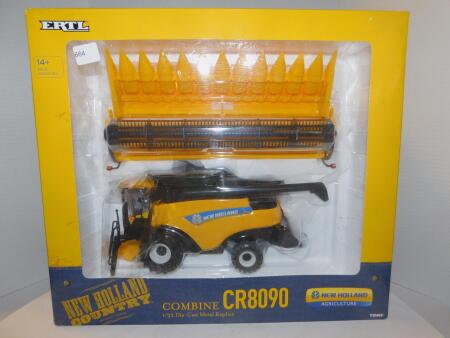 1/32 Ertl CR8090 New Holland Combine