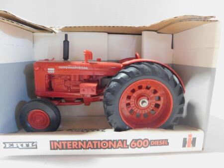 1/16 Ertl International 600 Diesel, 1995