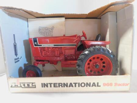 1/16 Ertl Int. 966 Black Stripe, 1991