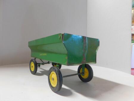 1/16 JD Vintage Wagon, No box