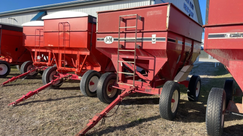 J&M 385bu Gravity Wagon