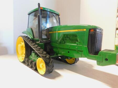 1/16 JD 8400T 1999 Collector Edn, No box