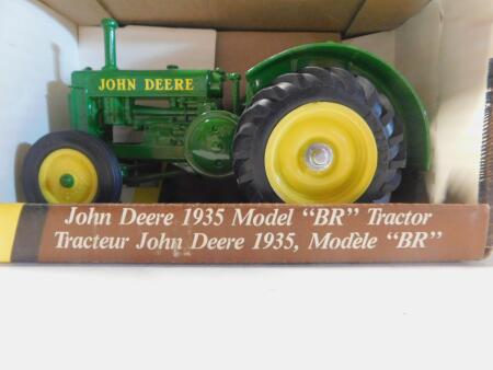 1/16 JD 1935 Model "BR" on Rubber, NIB