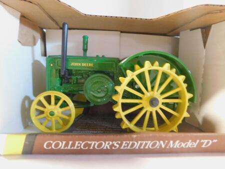 1/16 JD Model D Collector Edn, NIB
