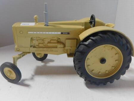 1/16 Ertl Cockshutt 560 Farm Toy Museum Comm. 1990