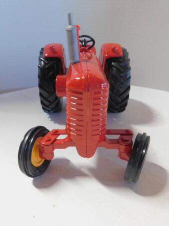 1/16 Ertl 1946 Massey Harris 55