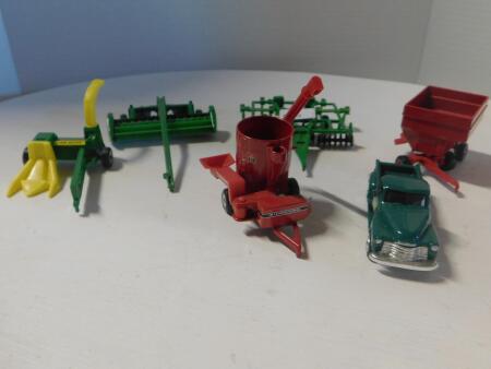 Lot of 5 Ertl 1/64 Implements & Deere Pick Up
