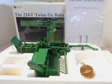 1/16 JD 214T Precision Baler, NIB