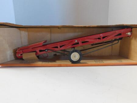 1/16 TruScale Ertl Elevator, NIB