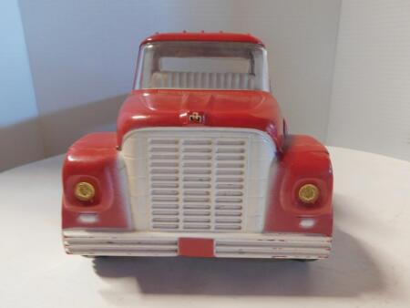 1/16 IH Loadstar Tilt Bed Truck