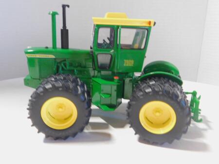 1/32 John Deere 7020 3WD Tractor