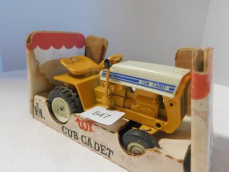 1/16 IH Cub Cadet 122 Lawn Mower, NIB