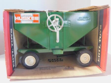 1/16 Ertl Huskee Light Green Gravity Wagon - HTF