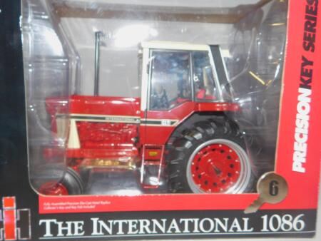 1/16 International 1086 Tractor, Prec. Key # 6