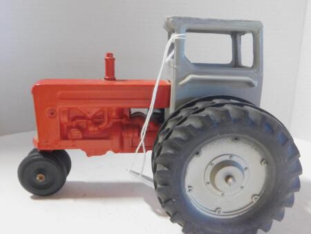 1/32 Lee Toys Red Tractor w/Cab & Duals + Disk