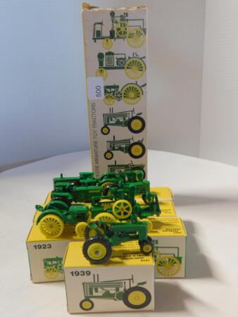 1/64 Ertl JD 7 Miniatures w/Hooks, #4430 Vers.